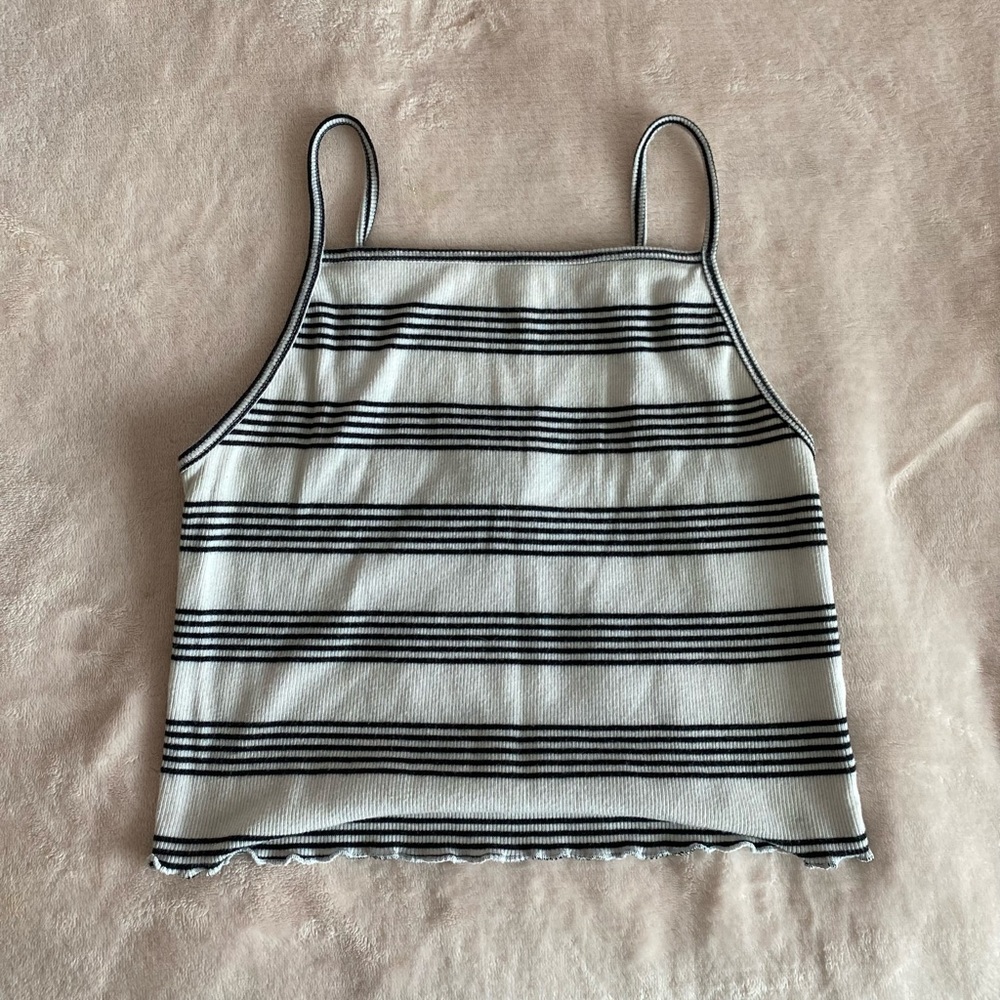 Size L Black & White Striped Forever 21 Crop Tank…
